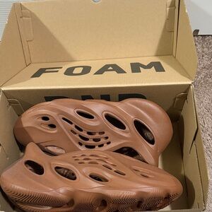 Adidas Foam RNR in Clay red 
Size 10